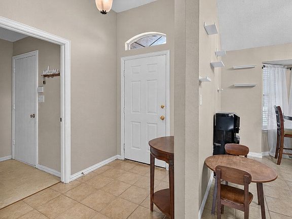 3rd image of 103 Post Oak Dr