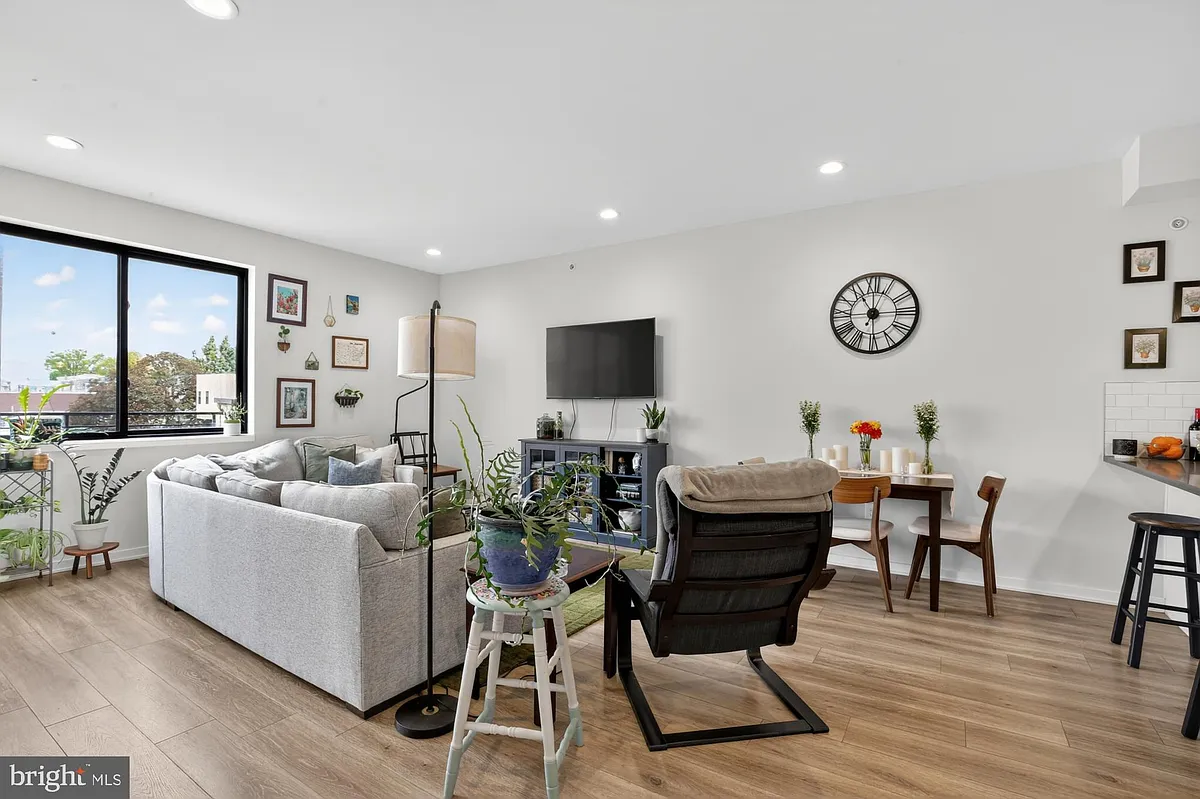 Building Photo - 381 Martin St #3