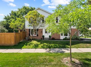 2 Mangrove Rd, Brampton, ON L6S 3Y1