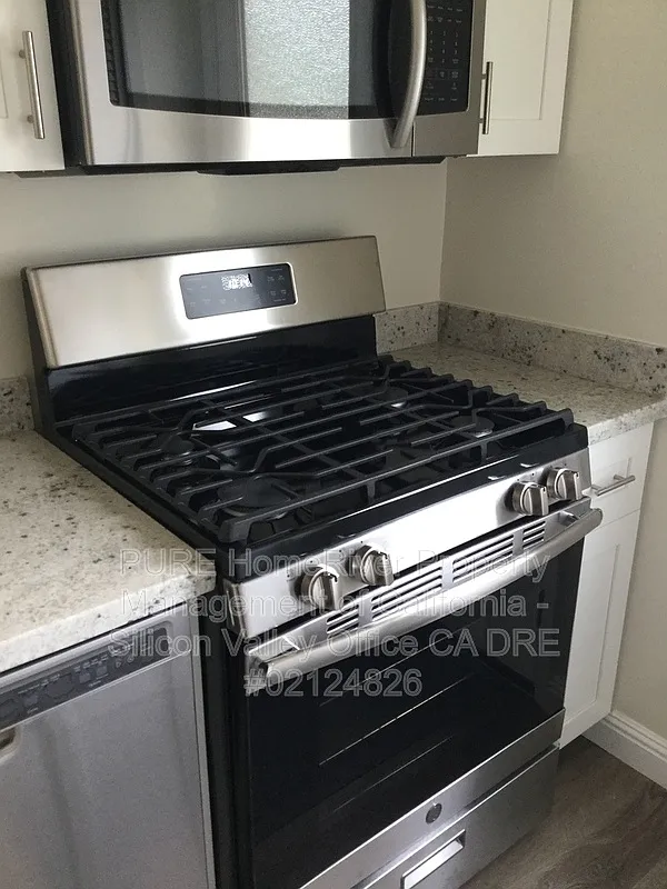 3 bed, 1.0 bath, 1151 sqft, $3,800 — Photo 3