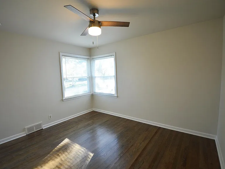 2335 Rowland Ave — Photo 11