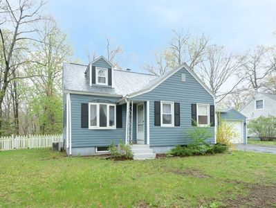 7 Lakeview Ave, Granby, MA, 01033