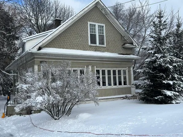 688 King St W, Oshawa, ON L1J 2L3