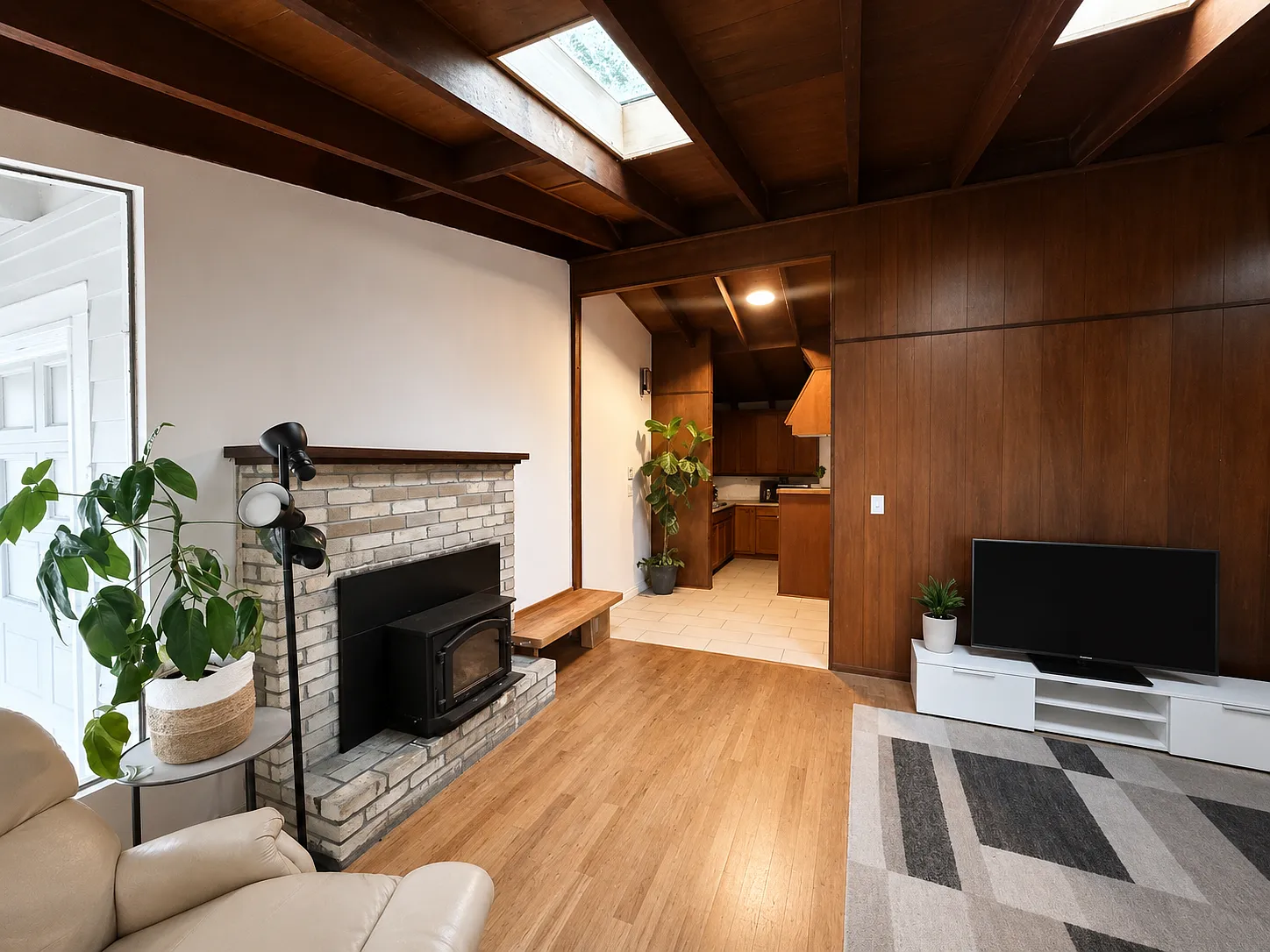 3 bed, 1320 sqft, $3,800 — Photo 2