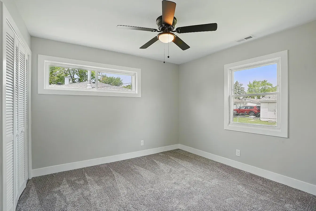 3 bed, 981 sqft, $2,180 — Photo 3