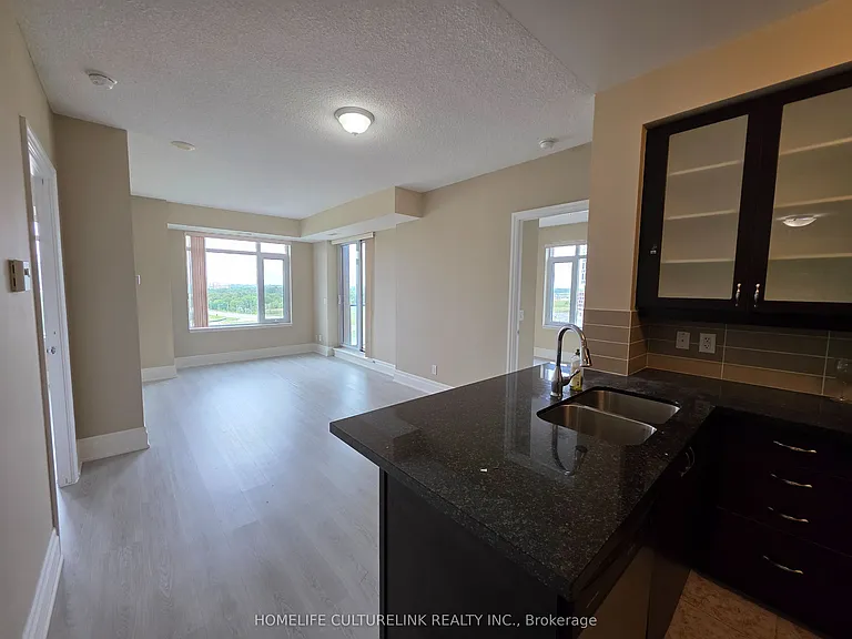 131 Upper Duke Cres #804 — Photo 11