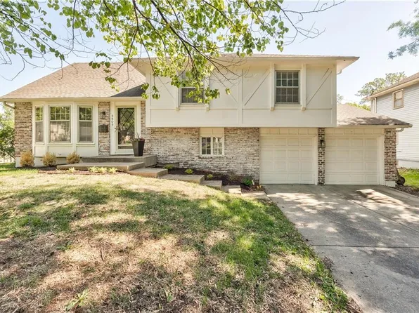 9809 Connell Dr, Overland Park, KS 66212