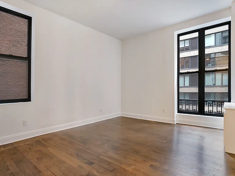 200 W 58th St #2E — Photo 5