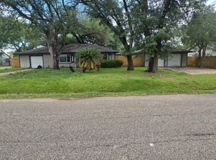 401 W Dumble St, Alvin, TX 77511