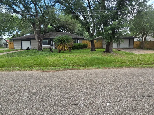 401 W Dumble St, Alvin, TX 77511
