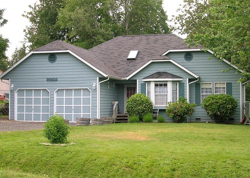 Bright and Cheery Cottage Style Home