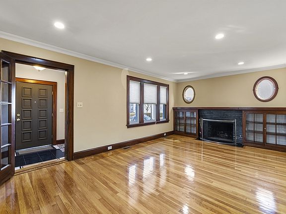5th image of 130 Crafts St #130