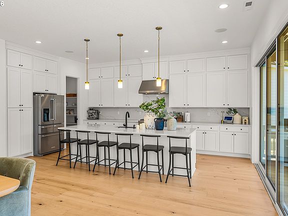 5th image of 2763 Dahlia Dr