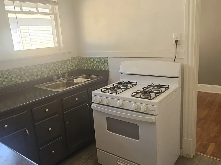 1943 Lamar Ave #16 — Photo 7