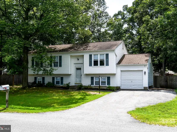 1803 Oak Dr, Waldorf, MD 20601