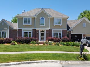 1005 Sunset Cir, Indianola, IA 50125