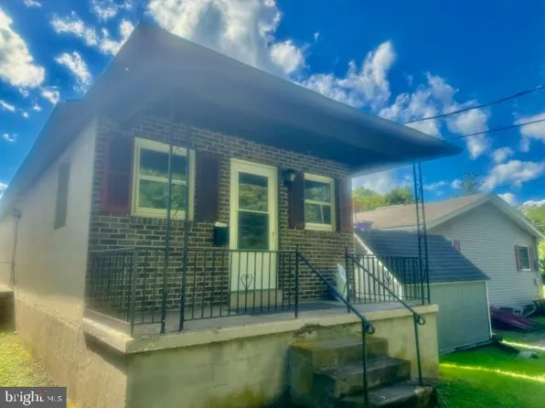 37 State St, Mount Carmel, PA 17851