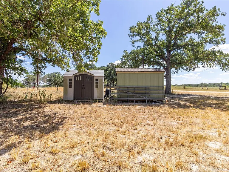 9729 FM 775 — Photo 32