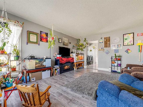 3rd image of 3921 W Harmony Pl