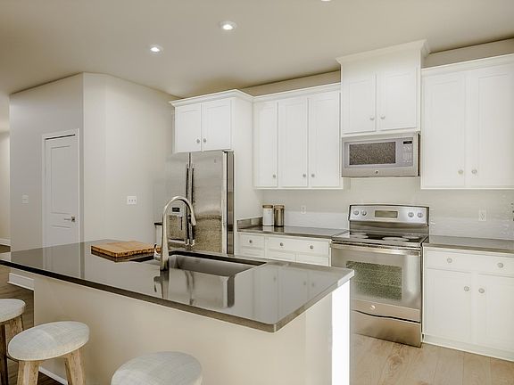 4th image of 42744 Dalcarnia Ter