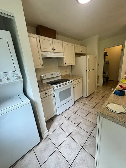 3 bed, 1100 sqft, $1,500 — Photo 4