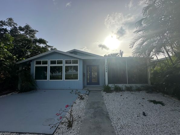 1519 Beach Dr SE