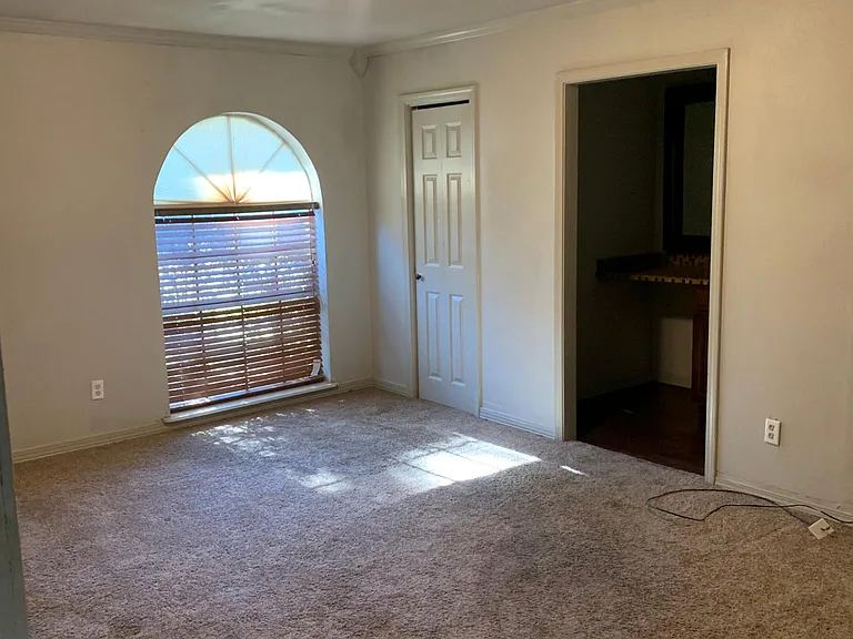 1031 Woodshire Cir — Photo 11