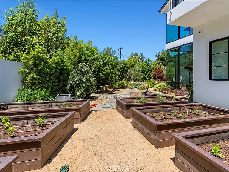 5050 Arundel Dr — Photo 33
