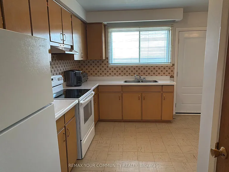 300 Driftwood Ave #UPPER — Photo 21