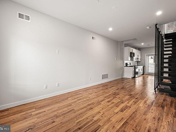 2nd image of 2361 N Hope St