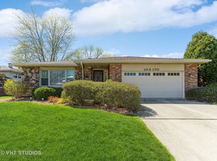 10S170 Havens Dr, Downers Grove, IL