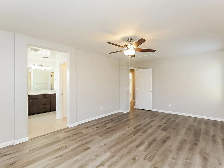 2670 N 73rd Dr — Photo 12
