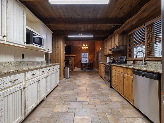 2nd image of 131 Ralph Hickey Rd