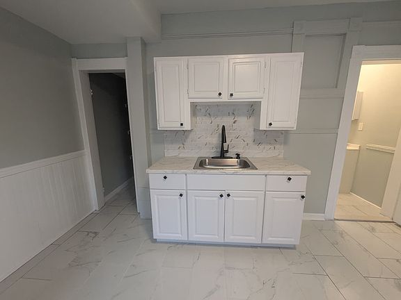 3rd image of 479 Putnam St #O3r