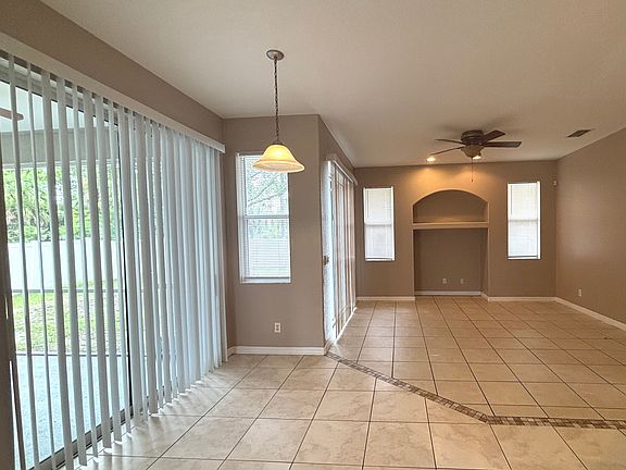 3rd image of 3074 Brampton Ter