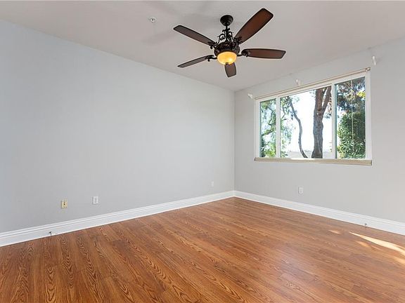 5th image of 20158 Cohasset St