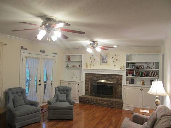 3rd image of 150 King Arthur Ct NW