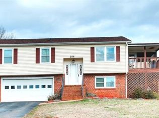 204 Tubbs Mountain Rd, Travelers Rest, SC 29690