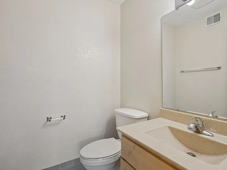 Larpenteur Estates Apartments — Photo 5