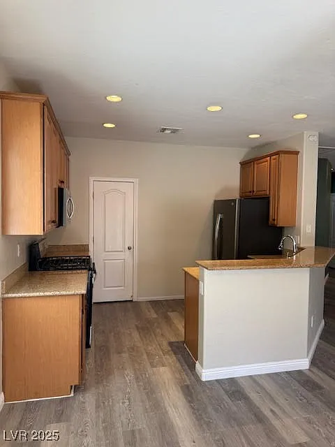 3 bed, 2.5 bath, 2011 sqft, $2,200 — Photo 2