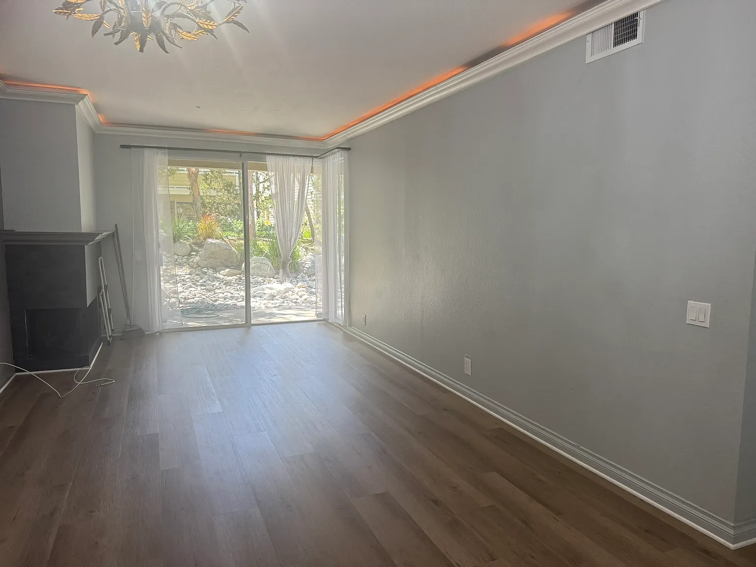 2 bed, 1093 sqft, $3,300 — Photo 4