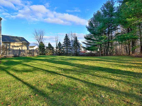 3rd image of 45 Ivywood Dr