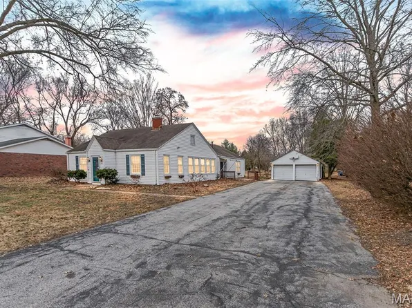 804 Enos Ln, Godfrey, IL 62035