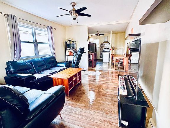 2nd image of 16 Cumming St