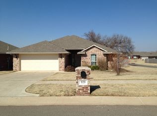 929 Eagle Cliff Dr, Norman, OK 73072