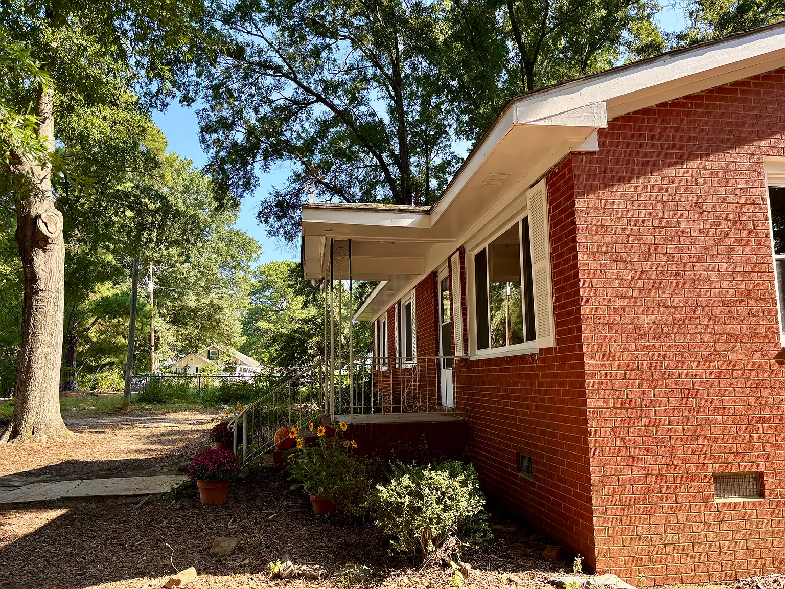 3 bed, 1.5 bath, 1144 sqft, $1,600 — Photo 3