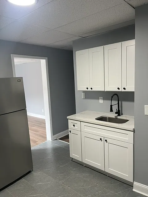 3 bed, $2,200 — Photo 2