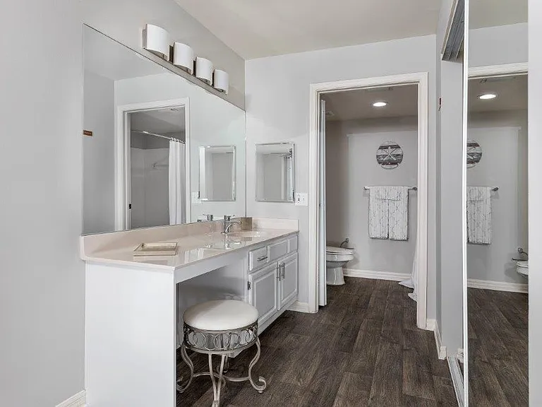Manatee Bay Apartments — Photo 29