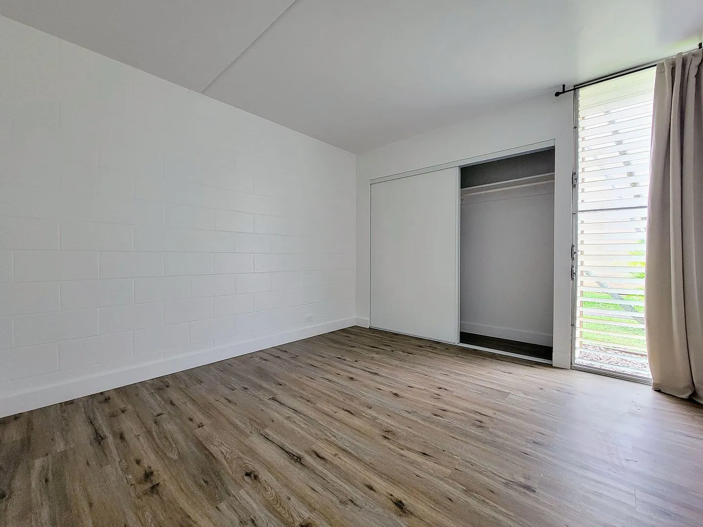 Available | 2 Bedroom, 1 Bathroom, 1 Assigned Parking At Hokuahi Apartments — Photo 3