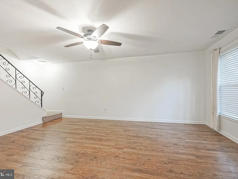 1051 Harbour Dr — Photo 7